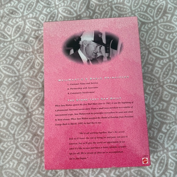 Barbie Special Edition Doll in Pink and Silver 35th Anniversary - Picture 5 of 6